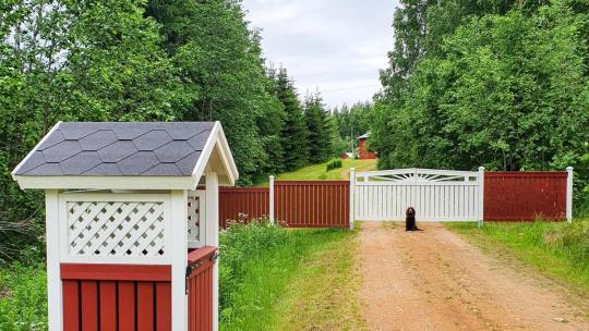 Listauskuva - Perinteinen suomalainen aita kestää aikaa